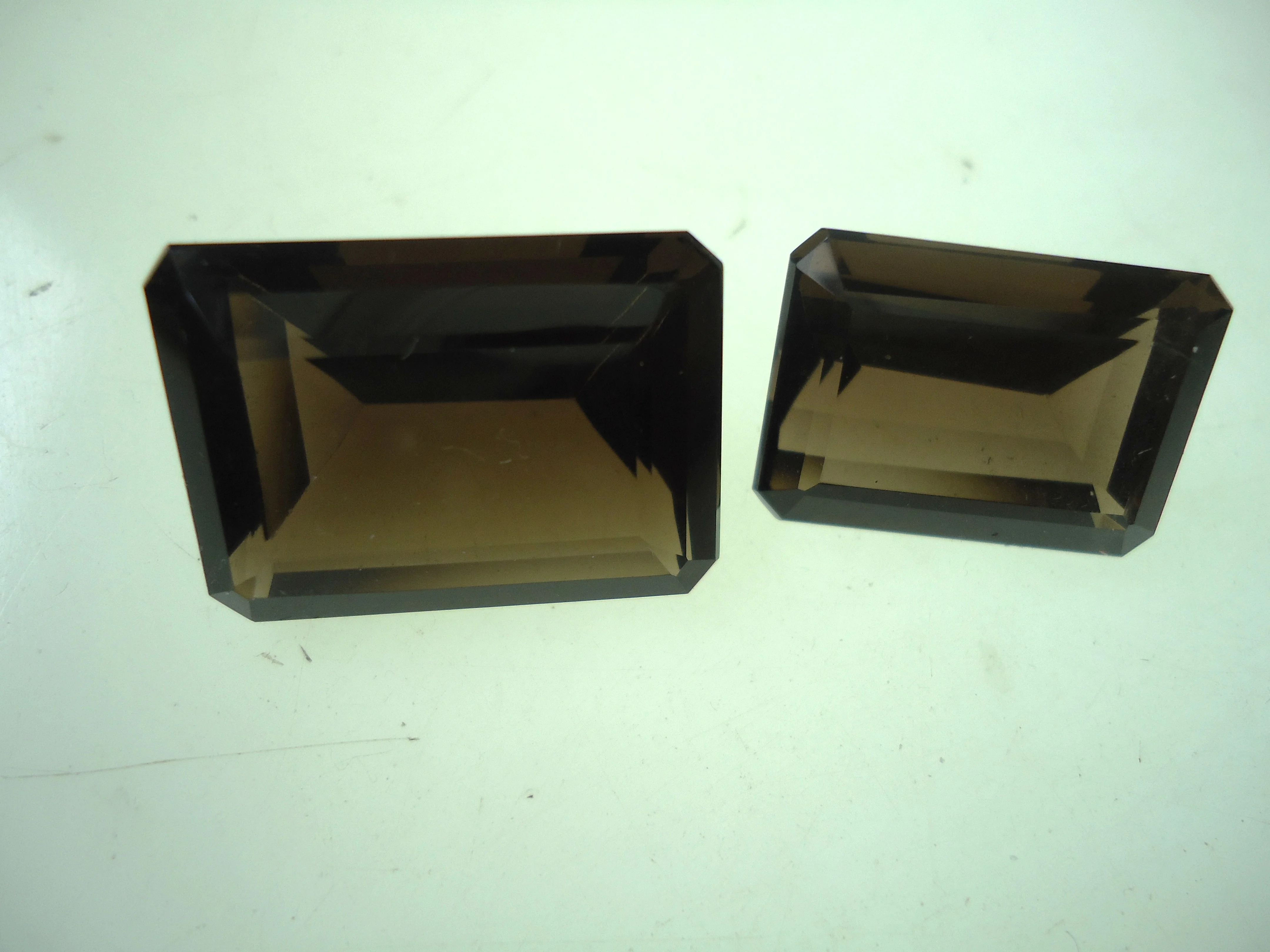 Thạch anh đen (morion) - đ&aacute; phong thủy hợp mệnh Thủy