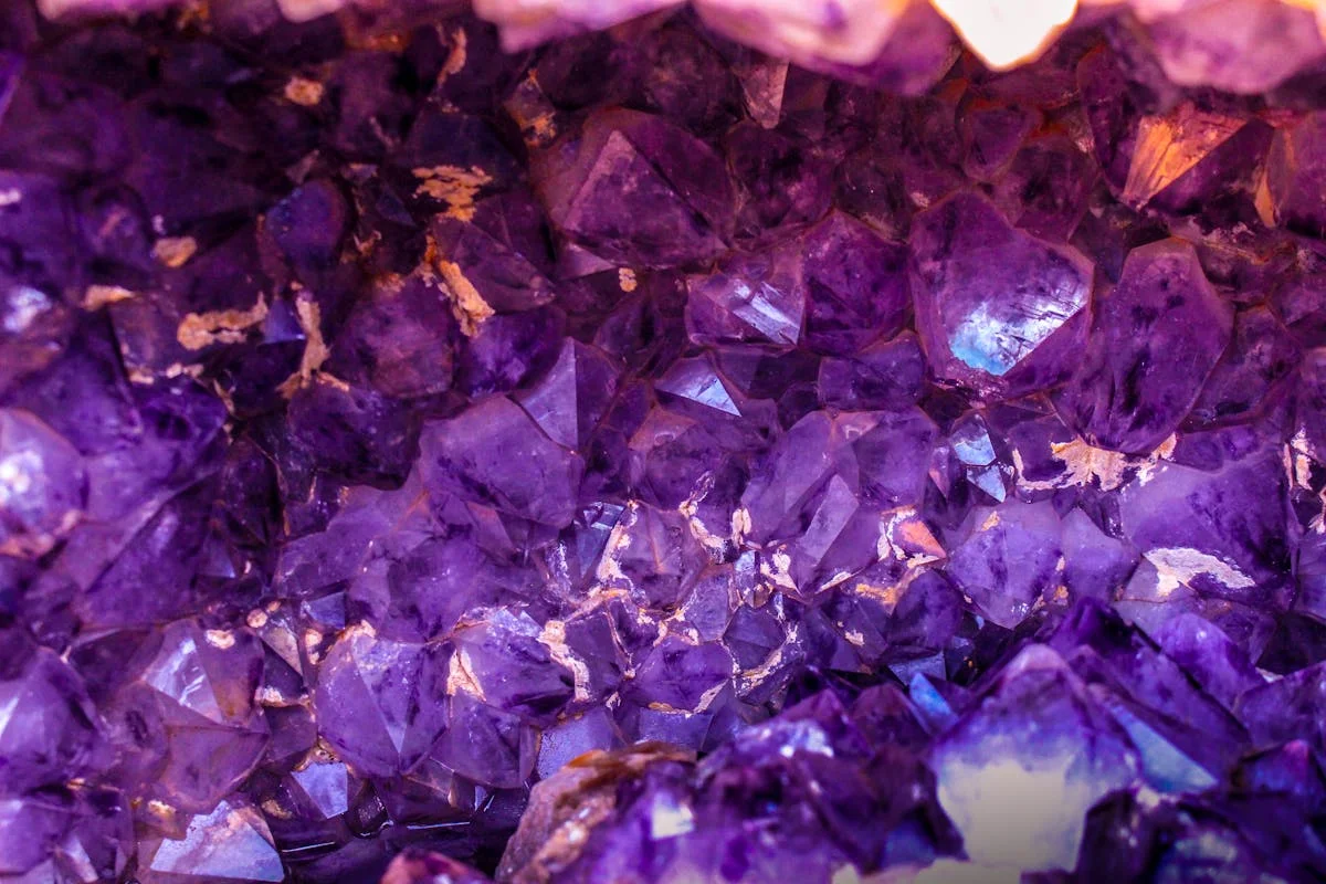 02-da-thach-anh-tim-amethyst.webp